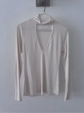 Solemio Cream Long-Sleeve V-Cut Mock Neck Top (NEVER USED)